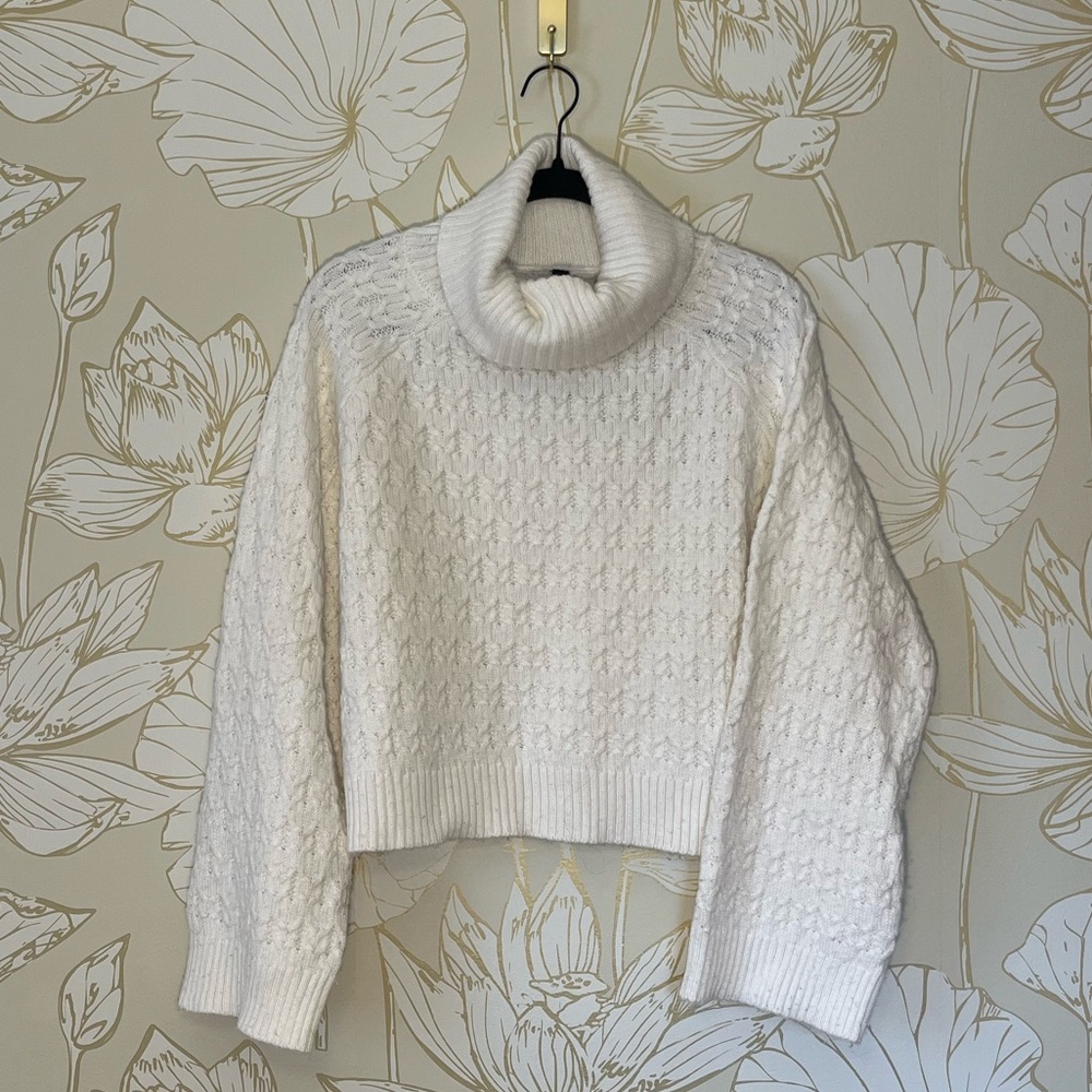 H&M Divided White Cable Knit Turtleneck Cropped Sweater - Size XL